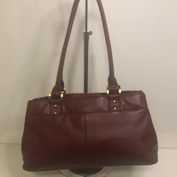 ETIENNE AIGNER VINTAGE leather burgundy colored shoulder bag. Gold hardware. - Picture 5 of 14